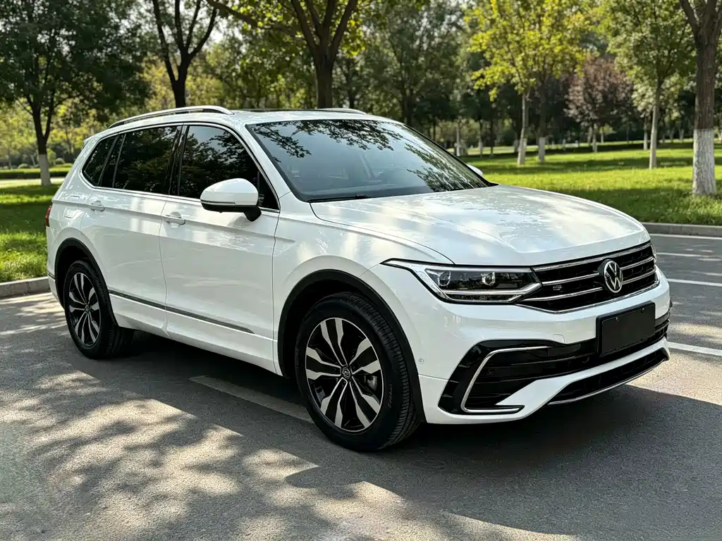 Volkswagen Tiguan L — фото 3