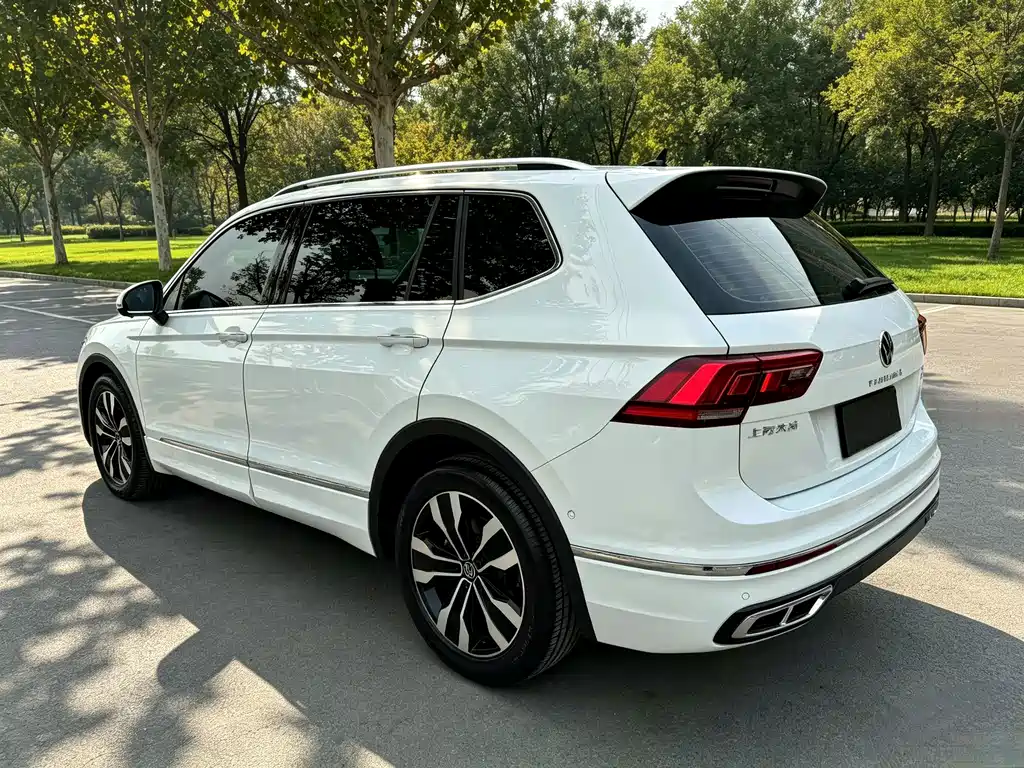 Volkswagen Tiguan L — фото 4