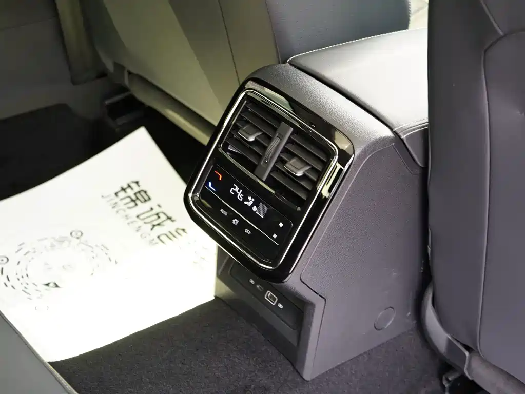 Volkswagen Passat — фото 14