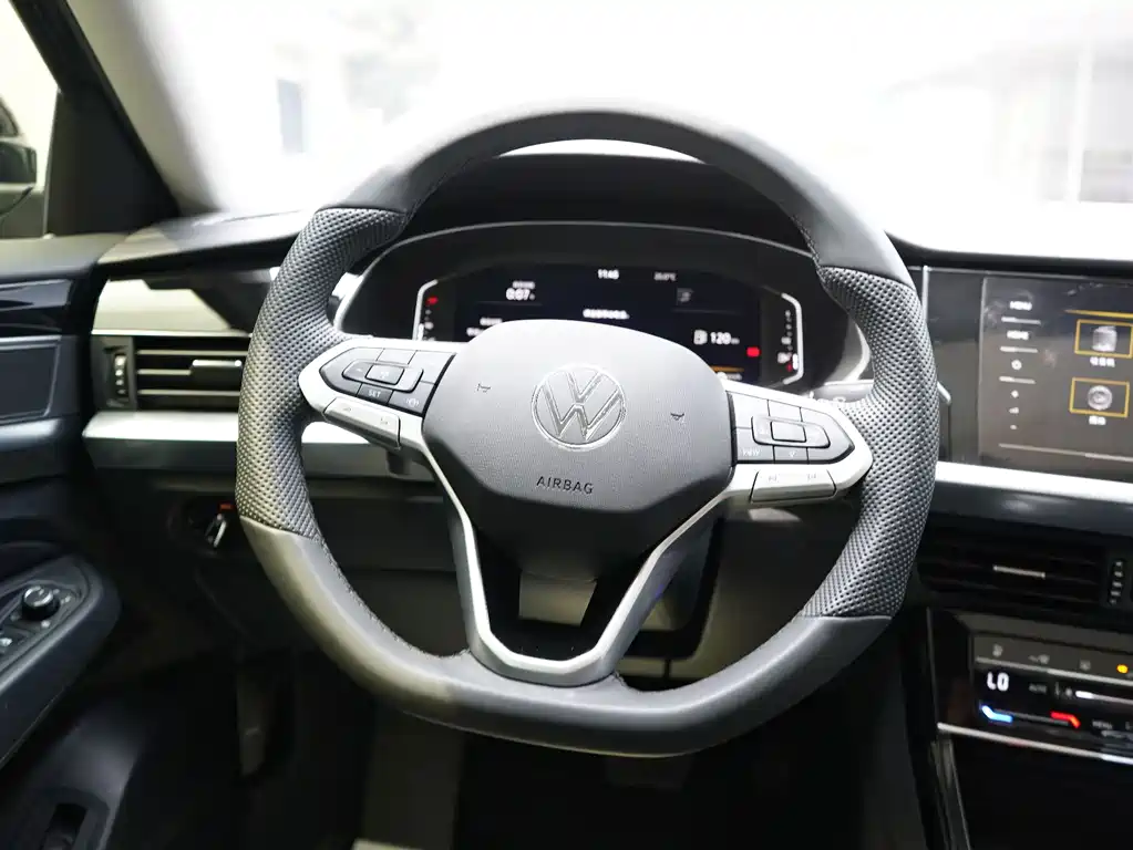 Volkswagen Passat — фото 18