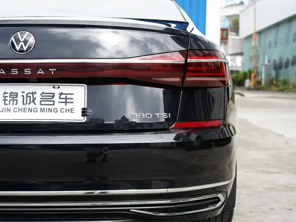 Volkswagen Passat — фото 24