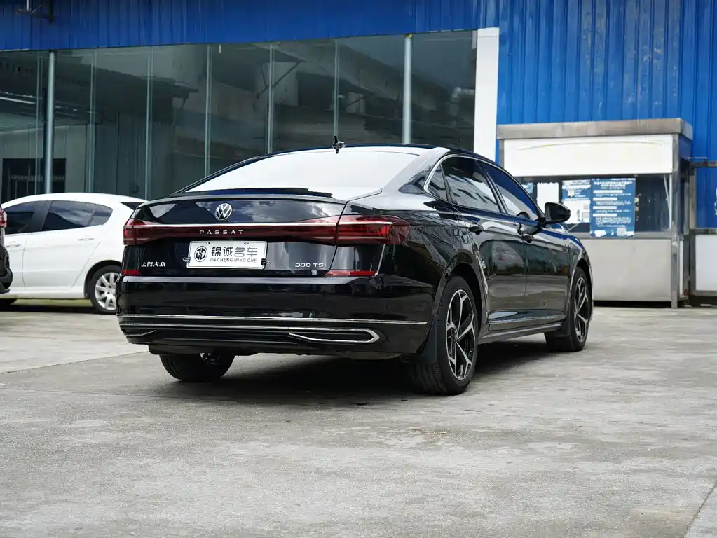 Volkswagen Passat — фото 7