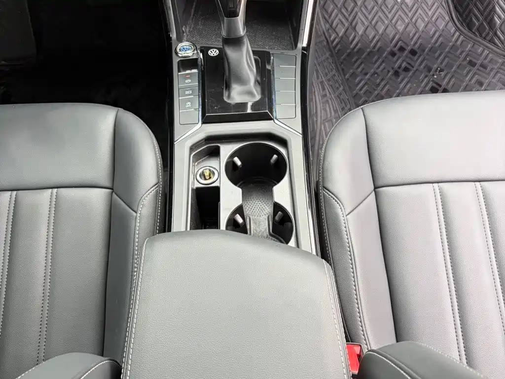 Volkswagen Passat — фото 11