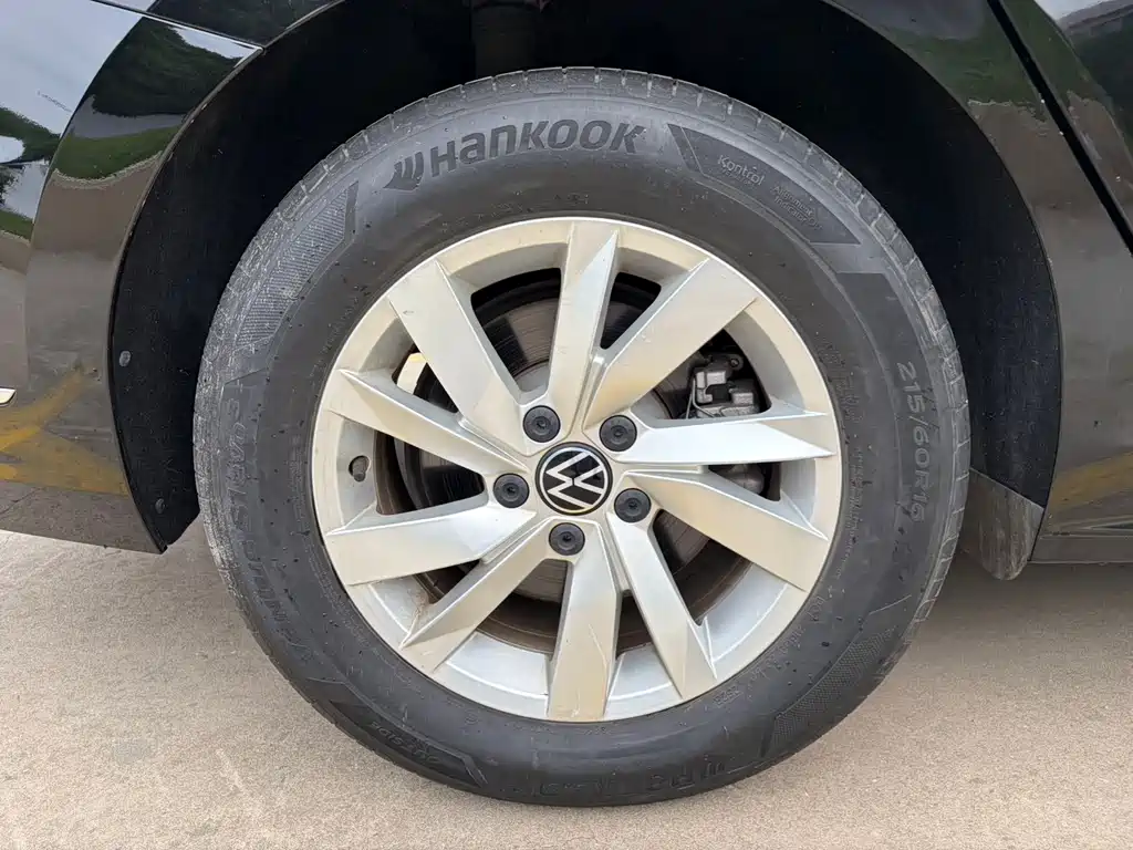 Volkswagen Passat — фото 21