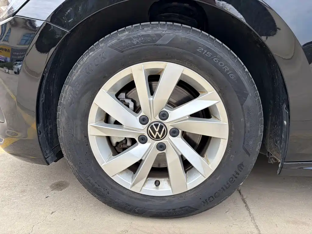 Volkswagen Passat — фото 23