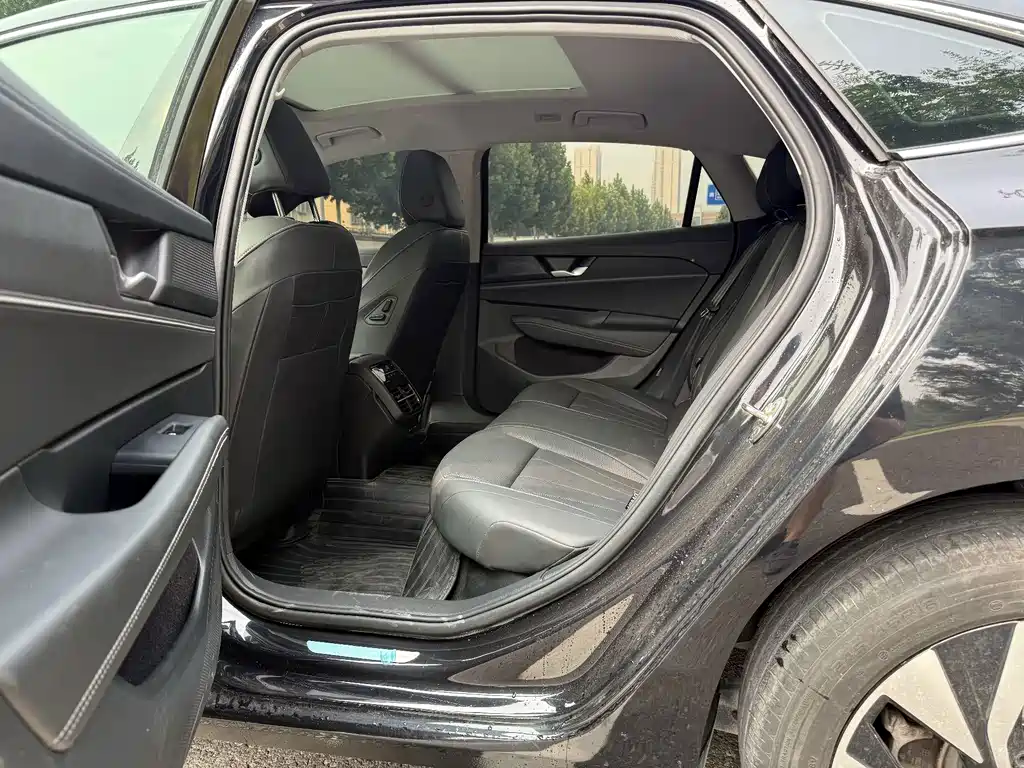 Volkswagen Passat — фото 6