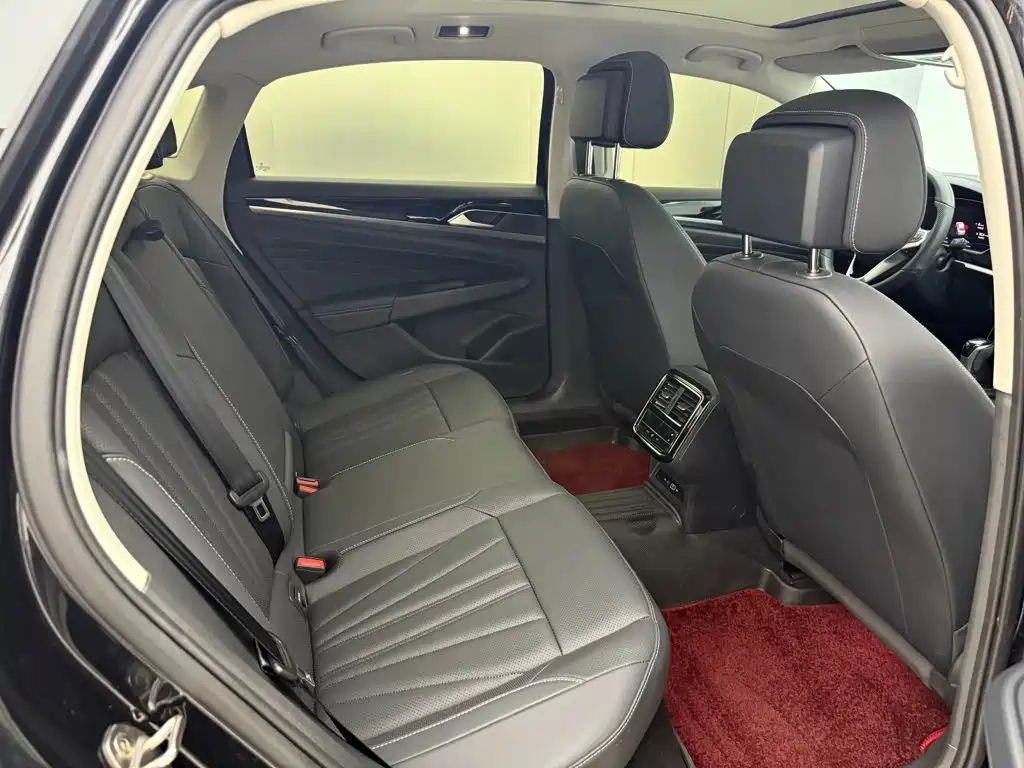 Volkswagen Passat — фото 17