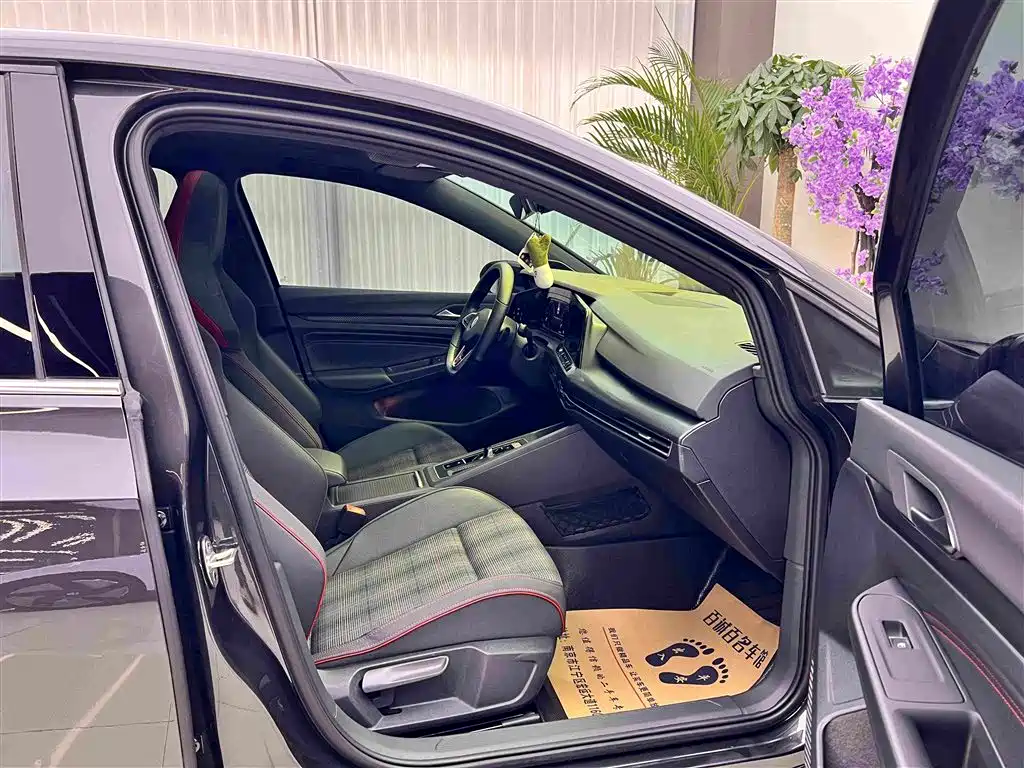 Volkswagen Golf GTI — фото 13