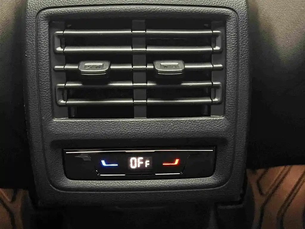 Volkswagen Golf GTI — фото 17
