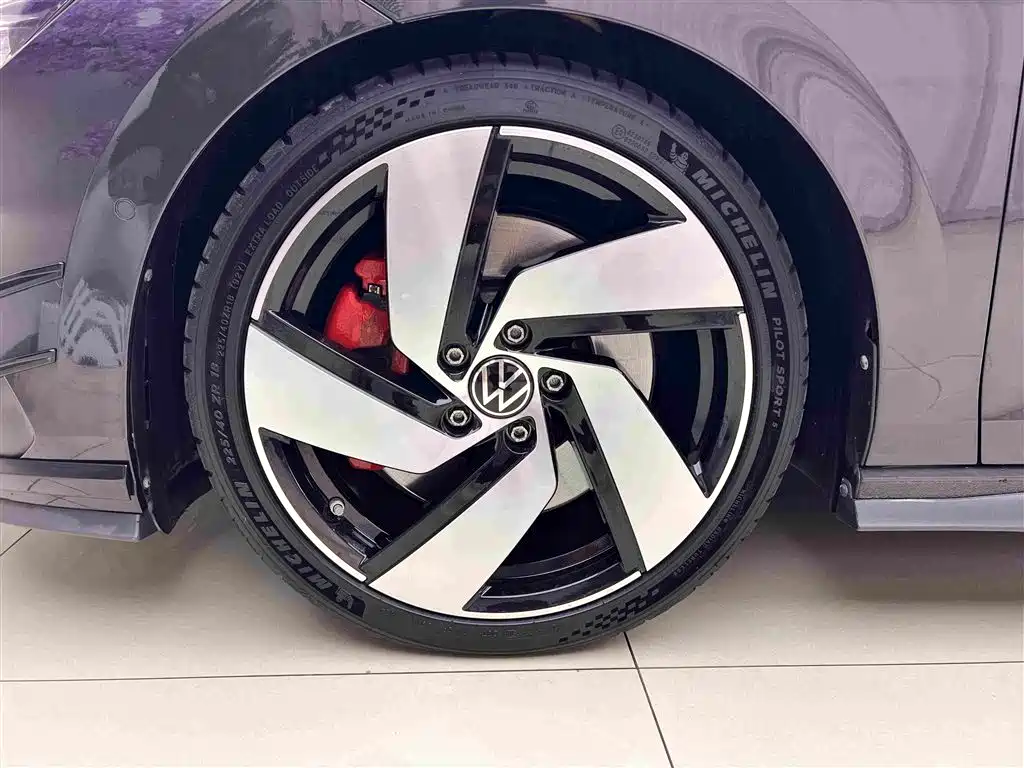 Volkswagen Golf GTI — фото 21