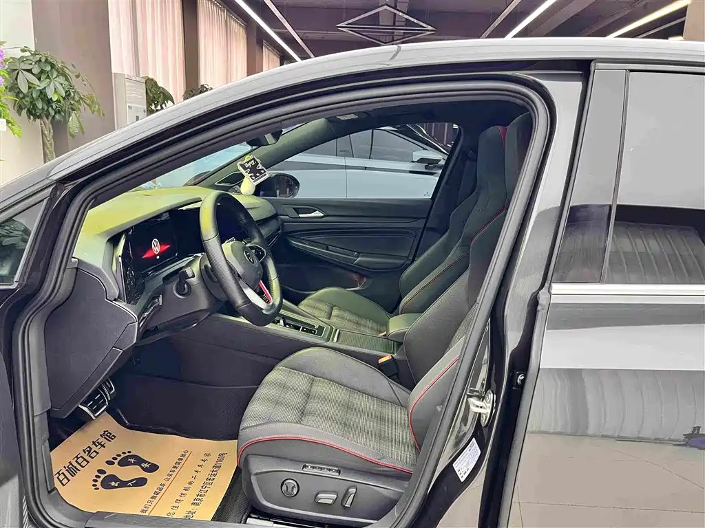 Volkswagen Golf GTI — фото 10