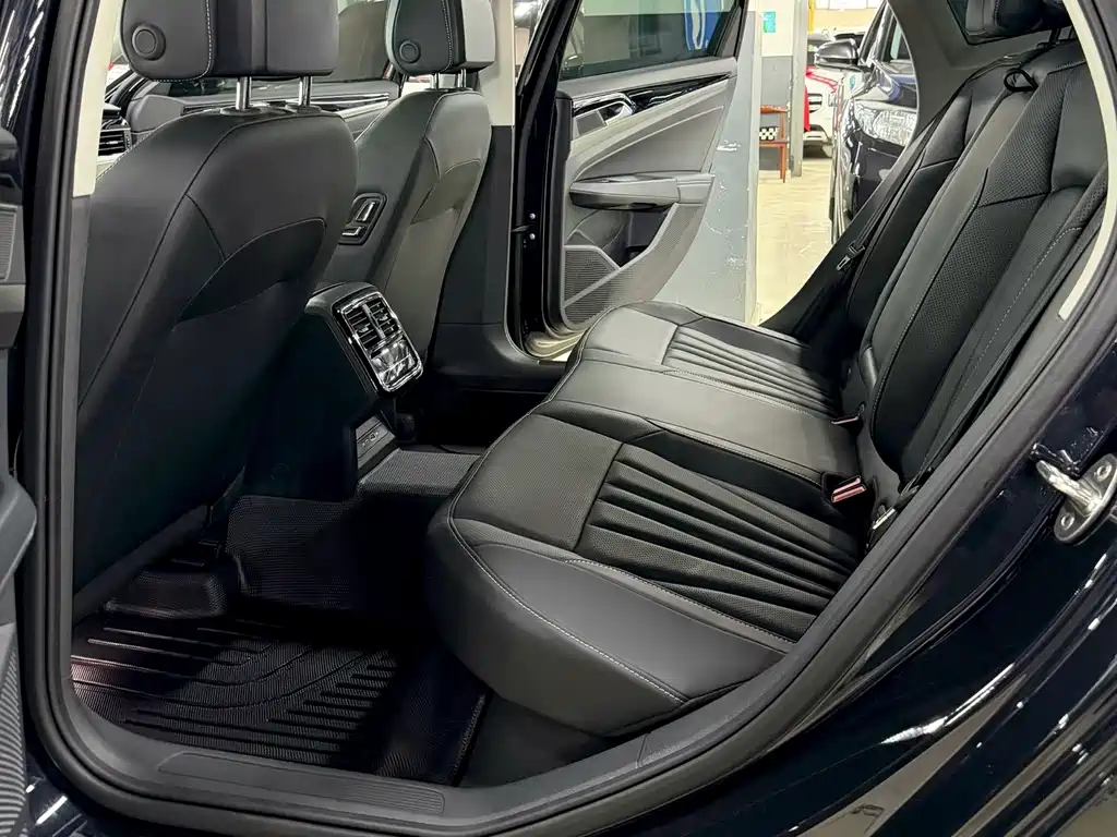 Volkswagen Passat — фото 6