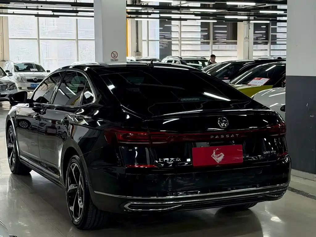 Volkswagen Passat — фото 7