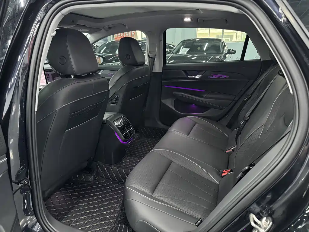 Volkswagen Passat — фото 5