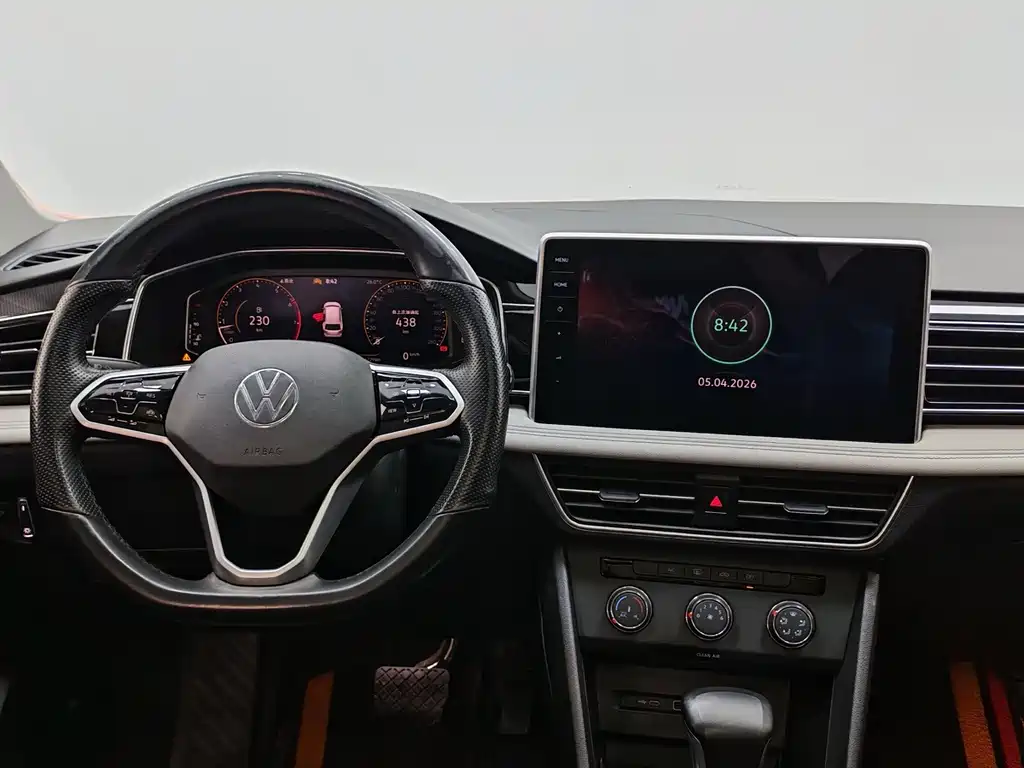 Volkswagen Tiguan L — фото 10