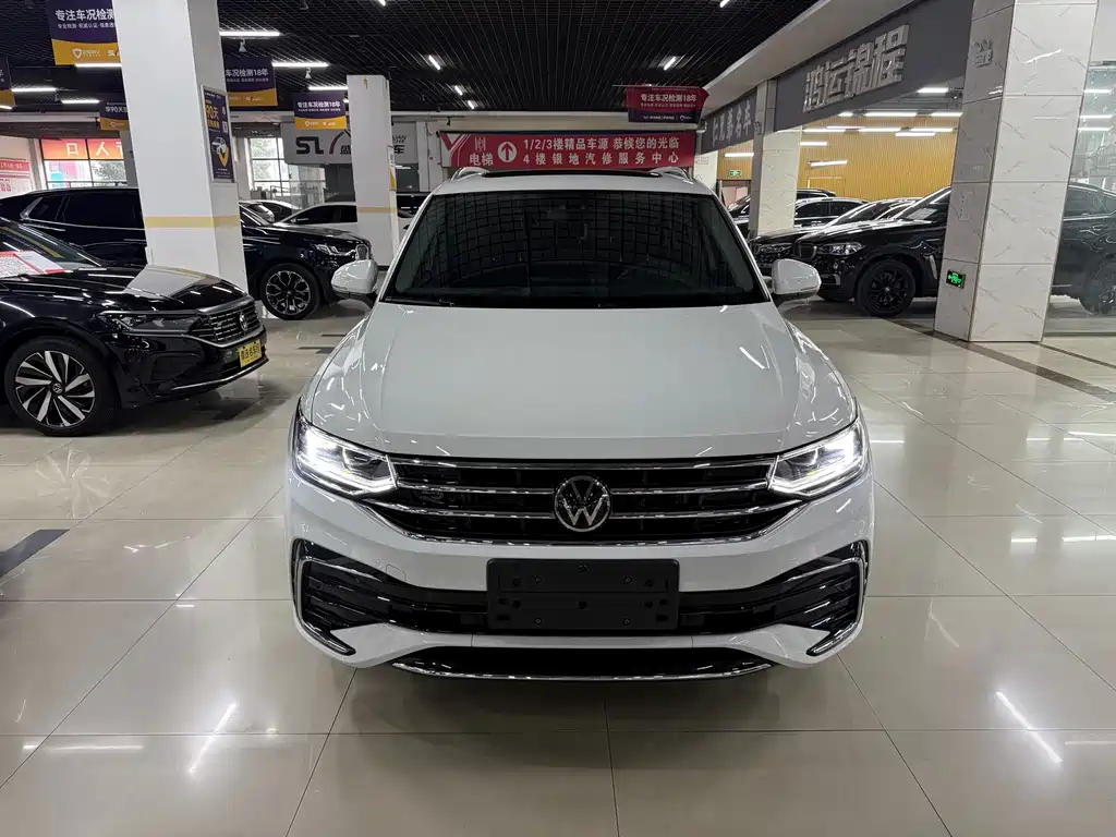 Volkswagen Tiguan L — фото 2