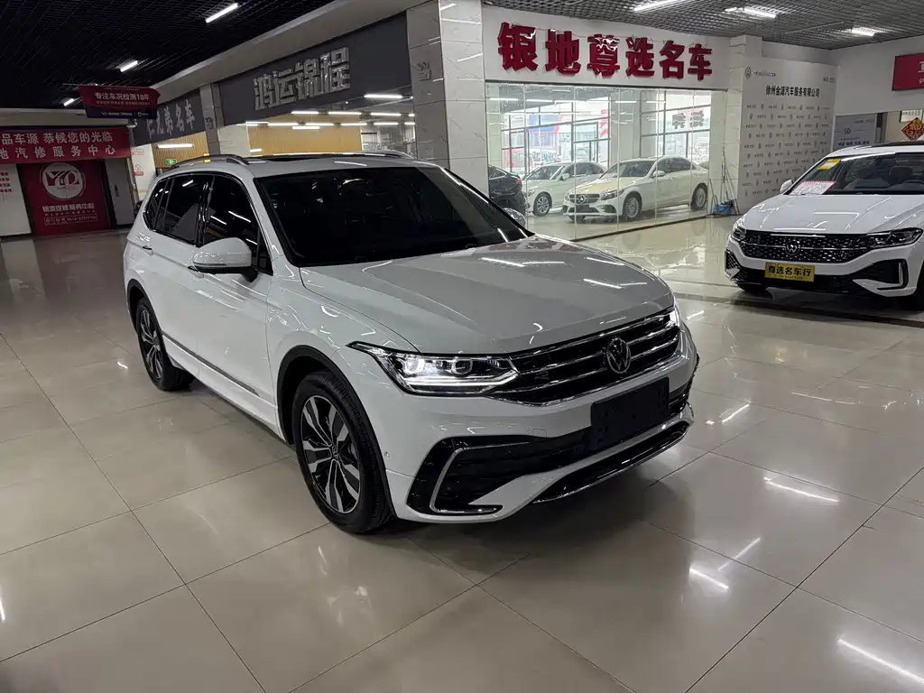 Volkswagen Tiguan L — фото 3