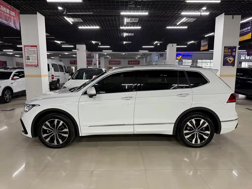 Volkswagen Tiguan L — фото 4