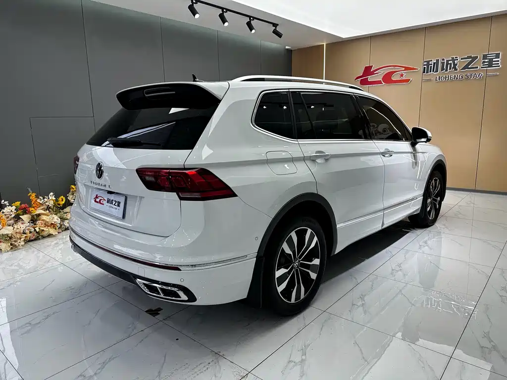 Volkswagen Tiguan L — фото 4