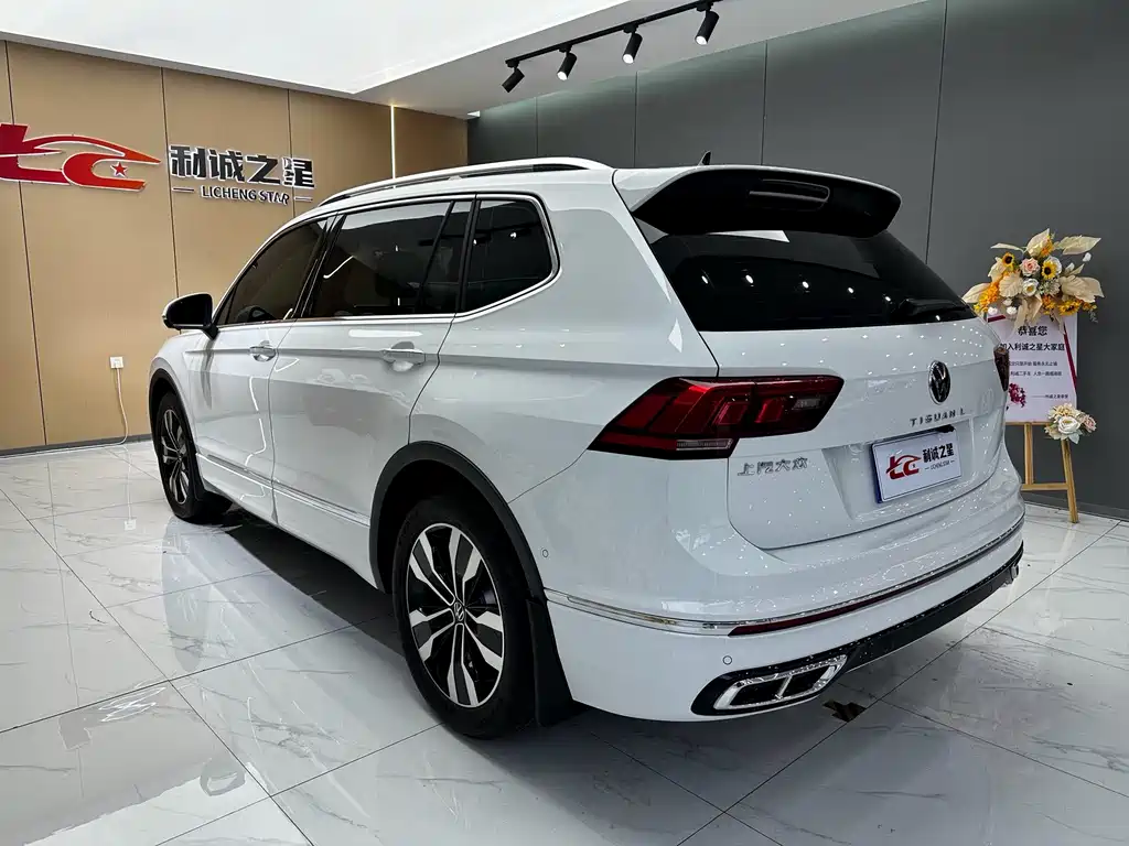 Volkswagen Tiguan L — фото 6