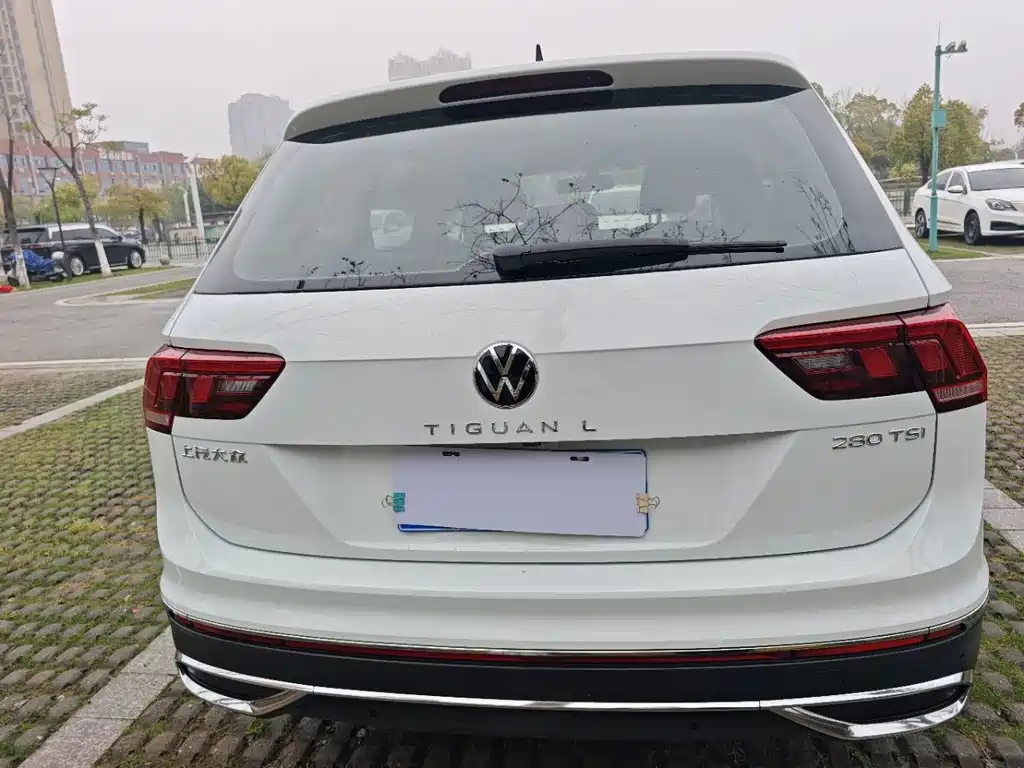 Volkswagen Tiguan L — фото 2