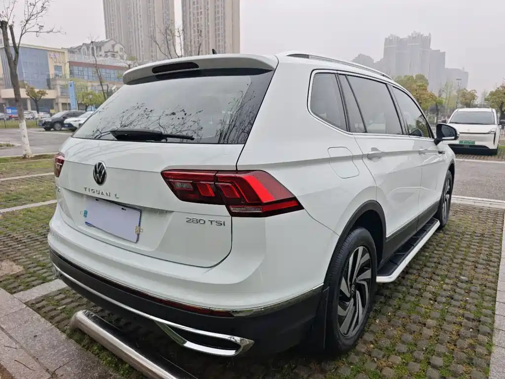 Volkswagen Tiguan L — фото 3