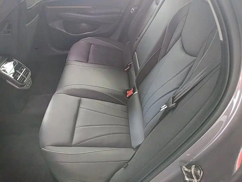 Volkswagen Passat — фото 17