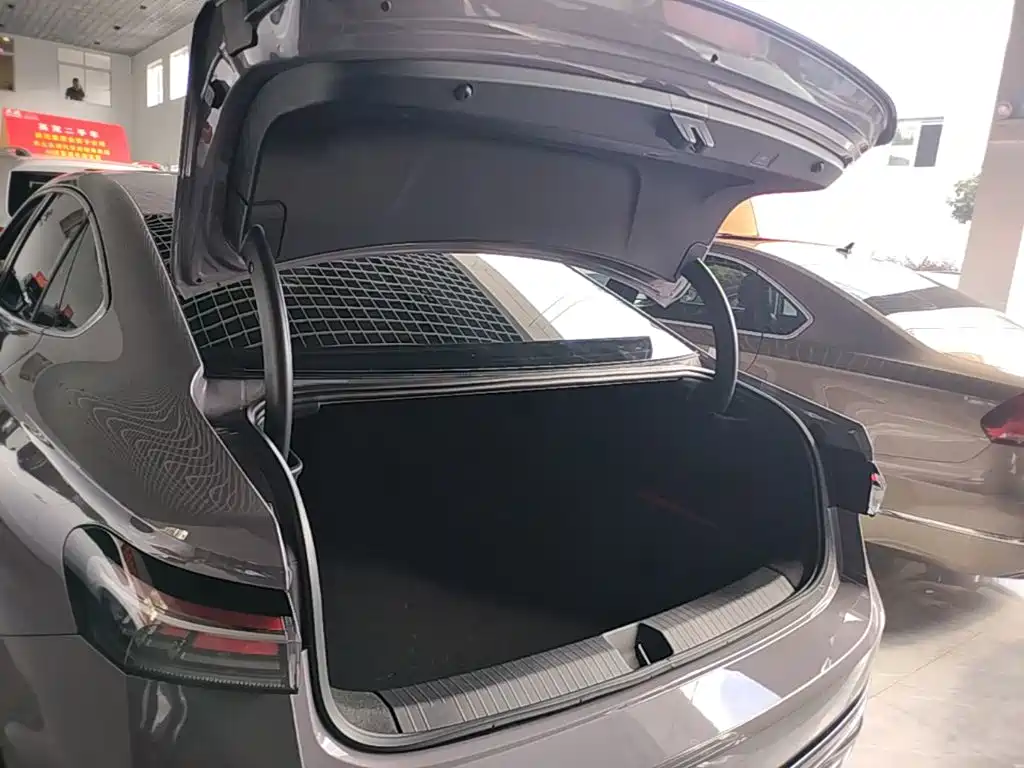 Volkswagen Passat — фото 19