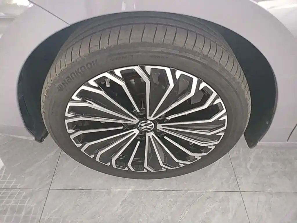 Volkswagen Passat — фото 23