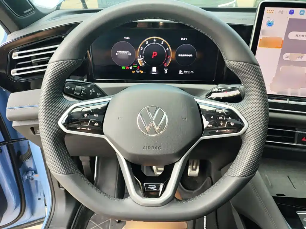 Volkswagen Tiguan L — фото 11