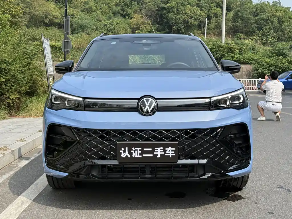 Volkswagen Tiguan L — фото 2