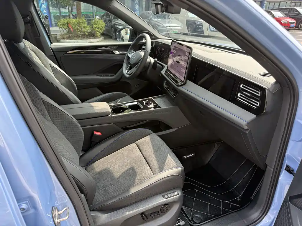 Volkswagen Tiguan L — фото 13