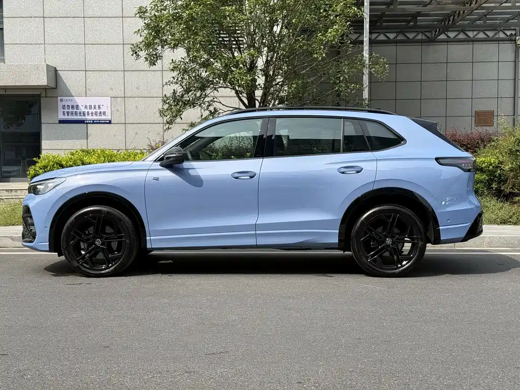 Volkswagen Tiguan L — фото 4