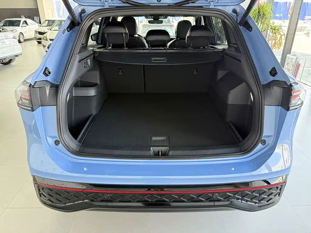 Volkswagen Tiguan L — фото 15