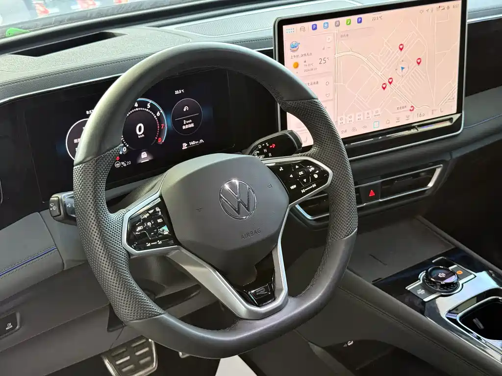 Volkswagen Tiguan L — фото 8
