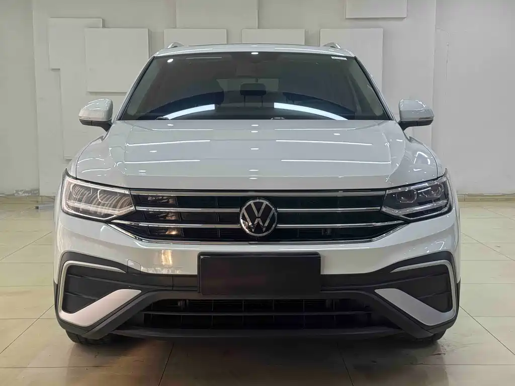 Volkswagen Tiguan L — фото 2