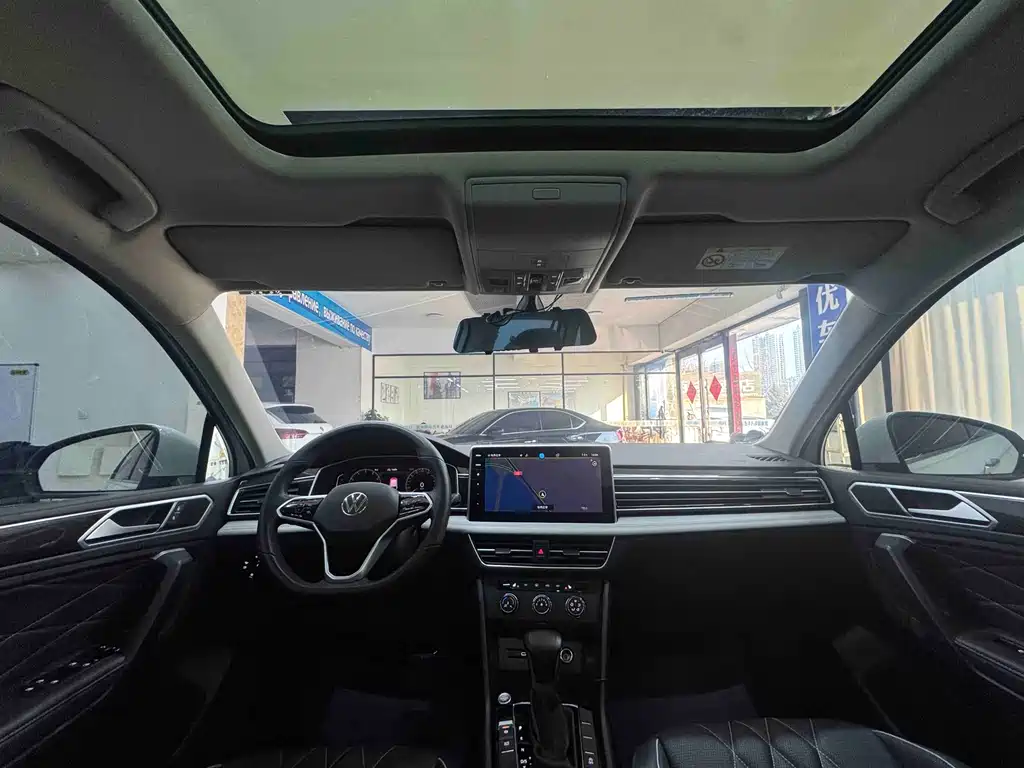 Volkswagen Tiguan L — фото 17