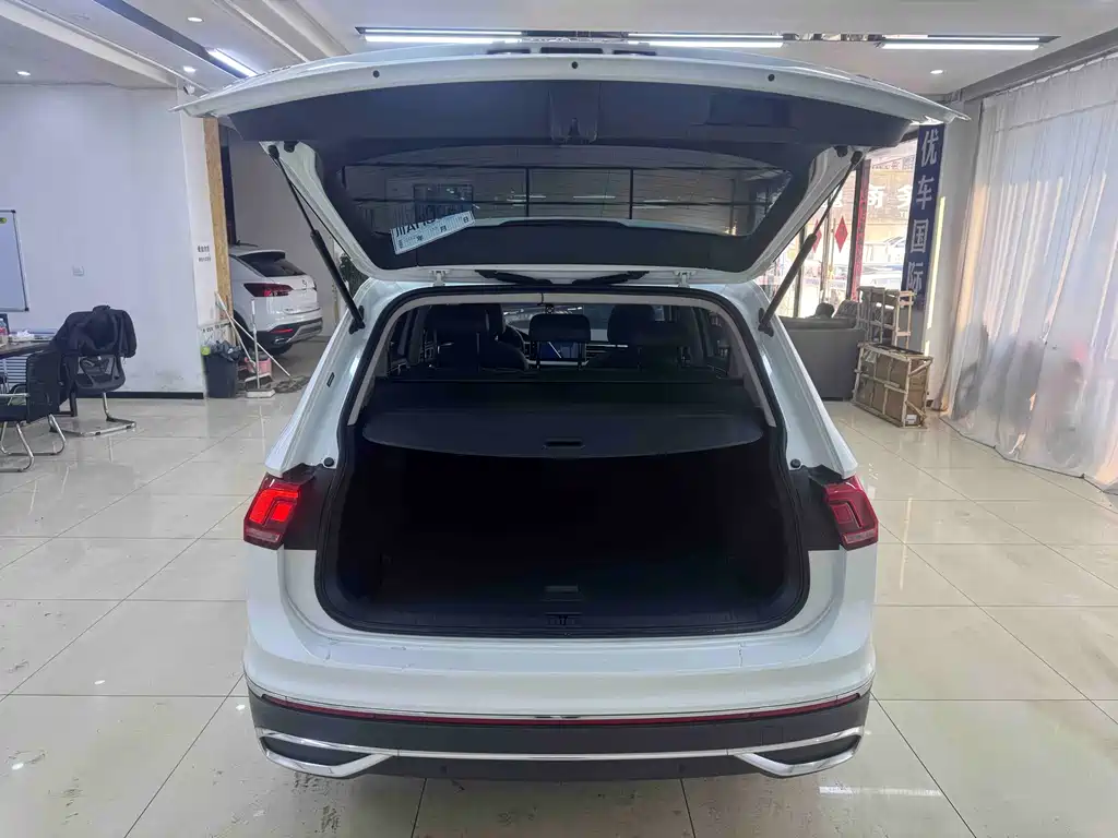 Volkswagen Tiguan L — фото 20