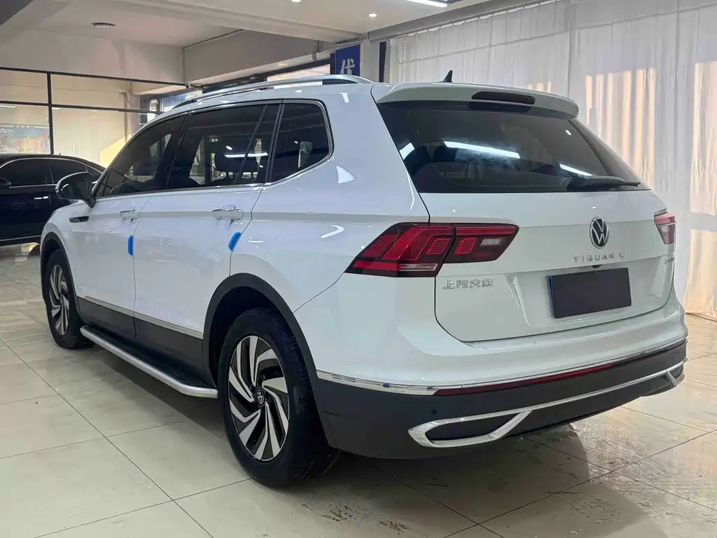 Volkswagen Tiguan L — фото 4