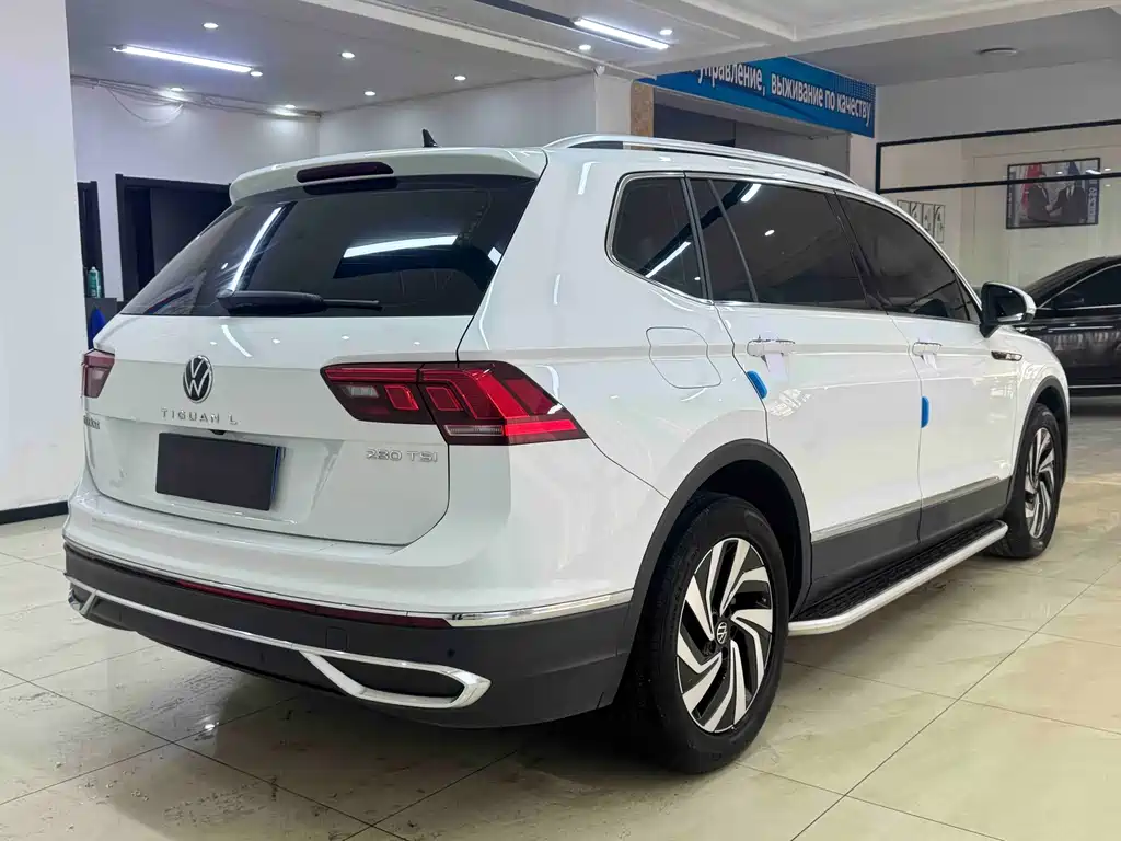 Volkswagen Tiguan L — фото 6