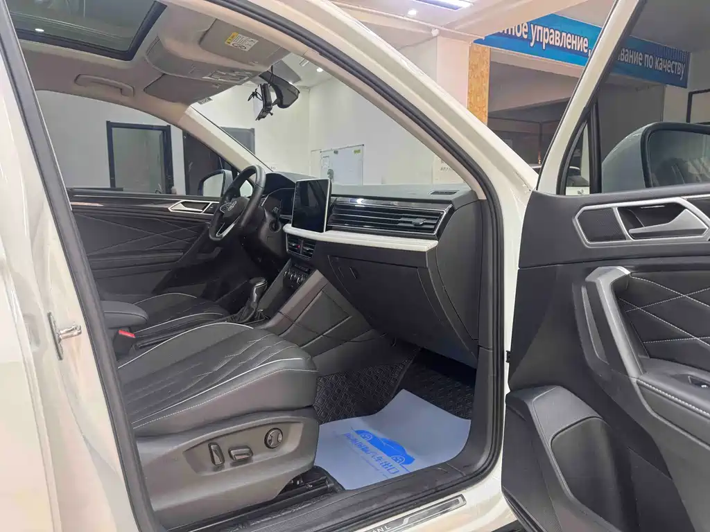 Volkswagen Tiguan L — фото 10