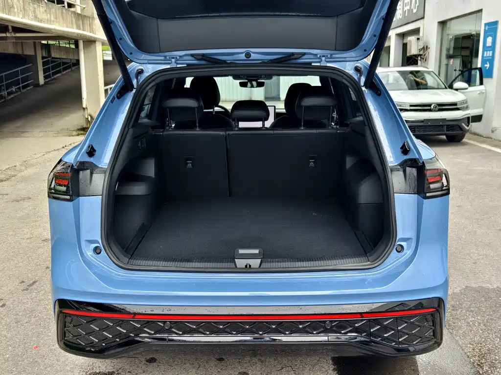 Volkswagen Tiguan L — фото 7