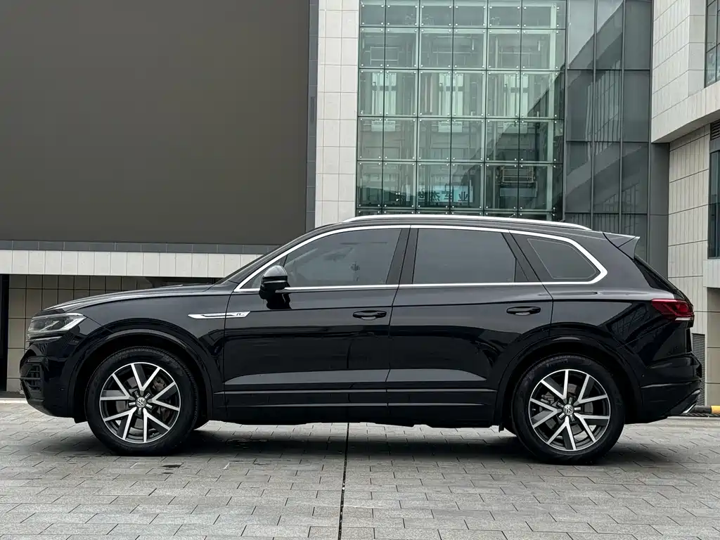 Volkswagen Touareg — фото 5