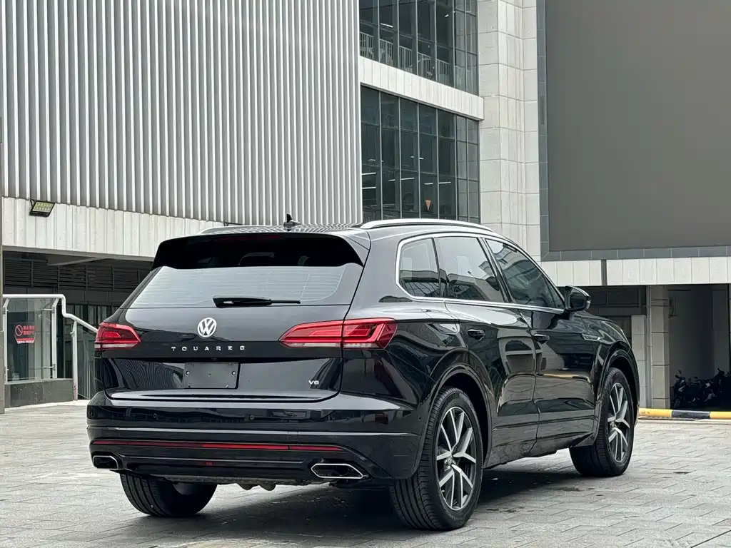 Volkswagen Touareg — фото 9
