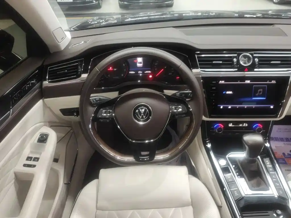 Volkswagen Phideon — фото 11