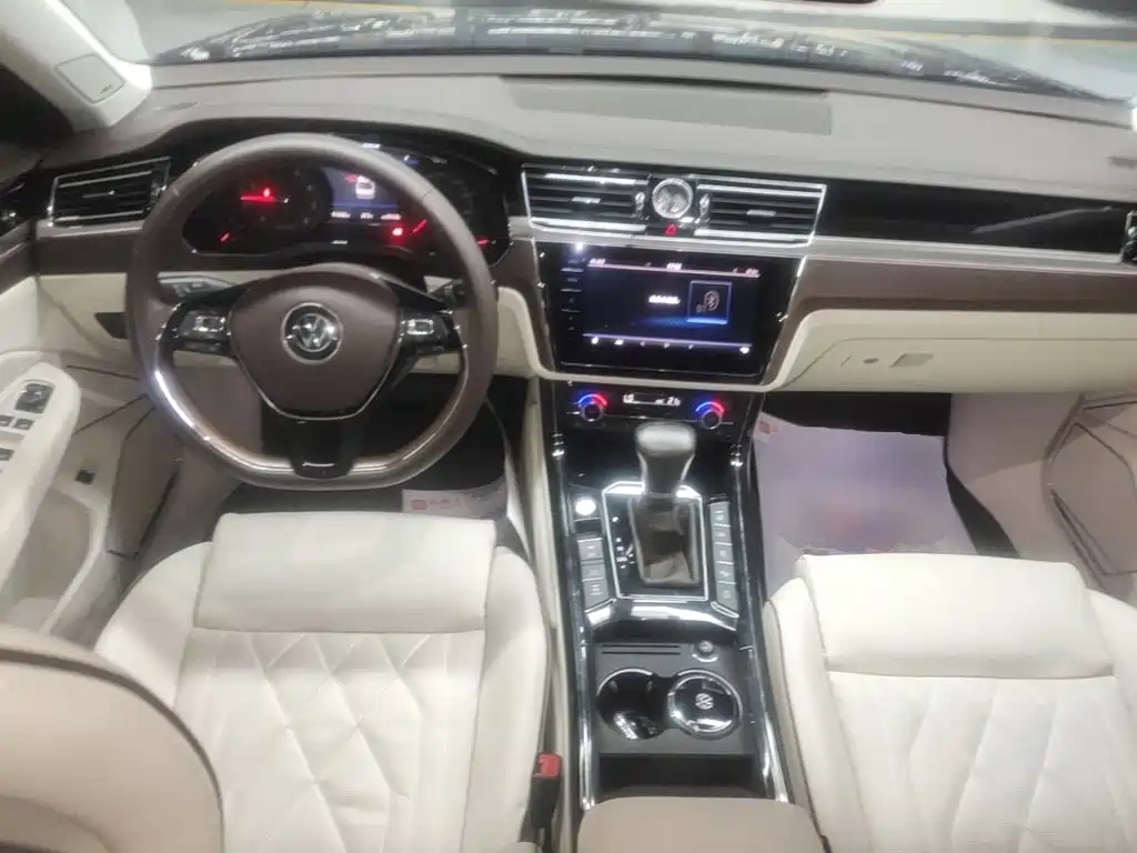 Volkswagen Phideon — фото 10