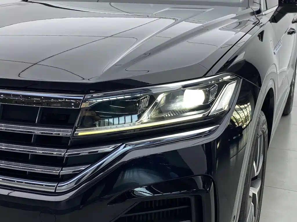Volkswagen Touareg — фото 18