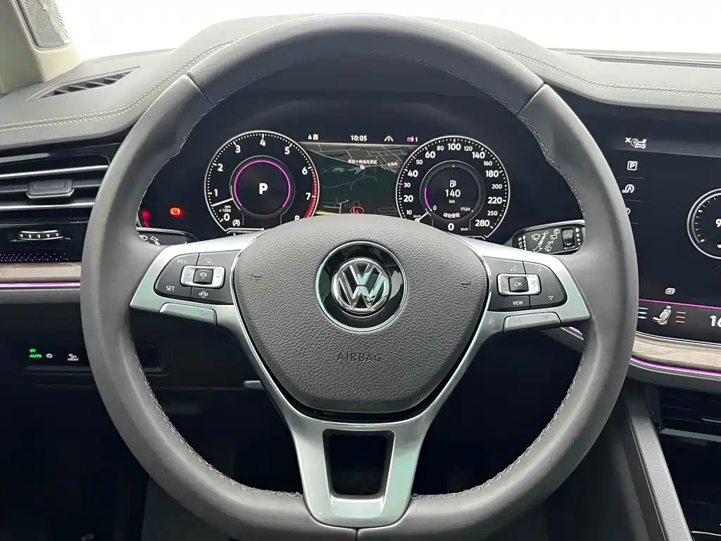 Volkswagen Touareg — фото 10