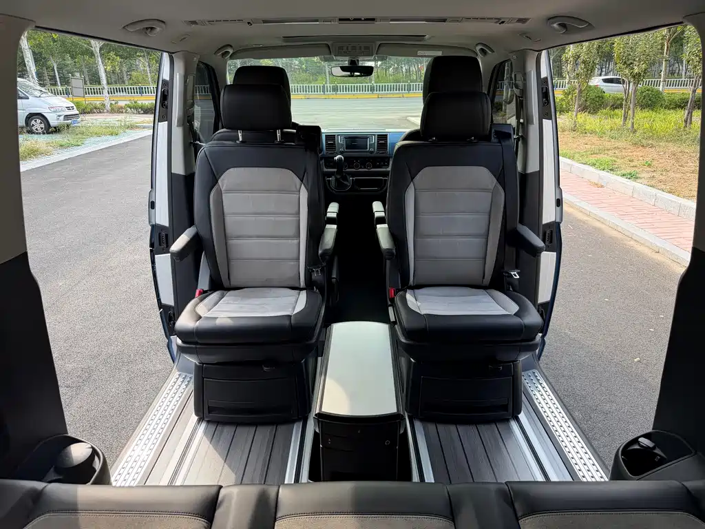 Volkswagen Multivan — фото 18