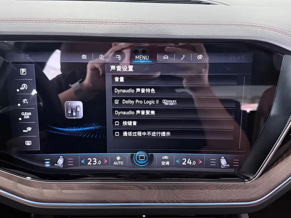 Volkswagen Touareg — фото 18